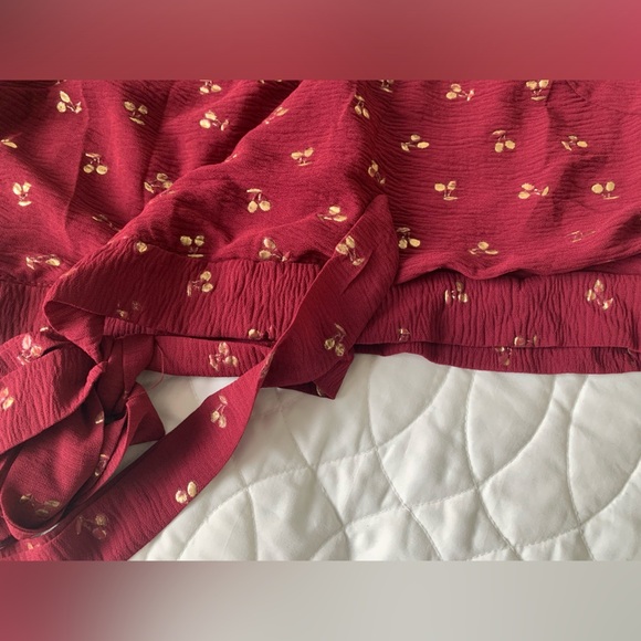 #20 Gorgeous deep red crinkle fabric with gold cherries wrap top.  Size 12 - Picture 4 of 5